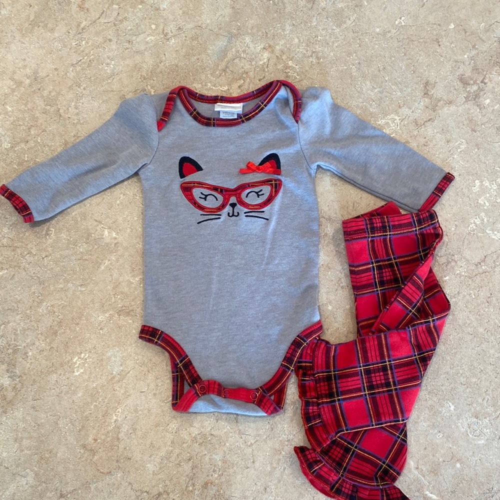 Gray and Res Onesie with Pants in cute Print size 0-3 months